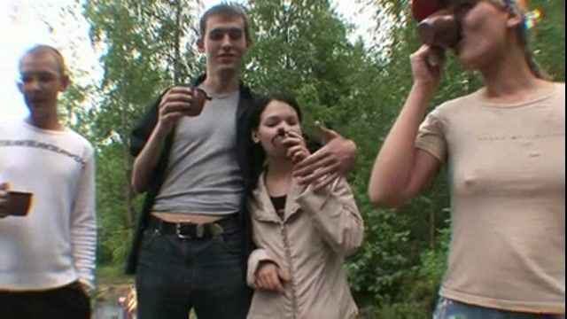 Молодые русские свингеры на пикнике
